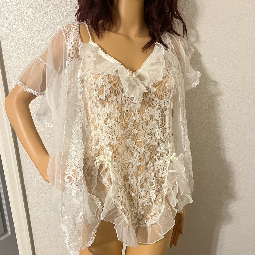 WHITE 2 pc lace lingerie set. sz large